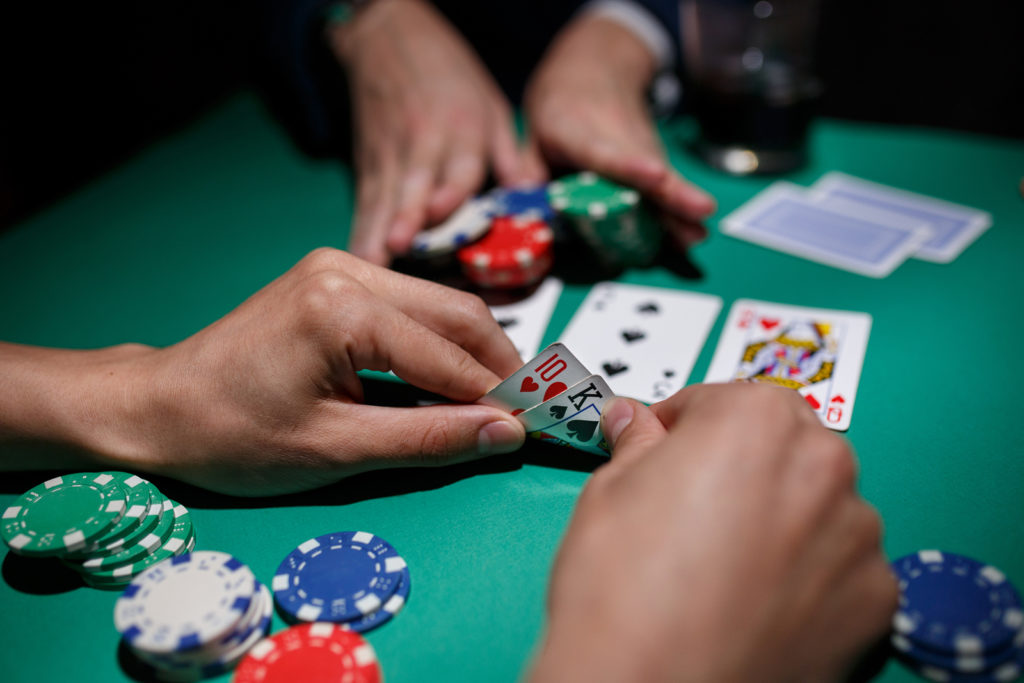 Online Gambling vs. Traditional Gambling Which Offers Better Real Money Opportunities?