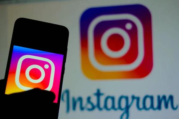 Get a Sneak Peek at Private Instagram Profiles for Free